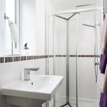 - The Light Well יורק